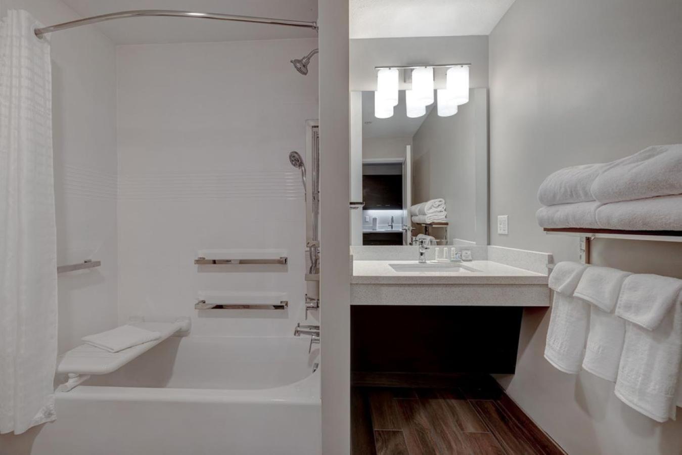 Courtyard St. Louis Brentwood Hotel Richmond Heights Bagian luar foto