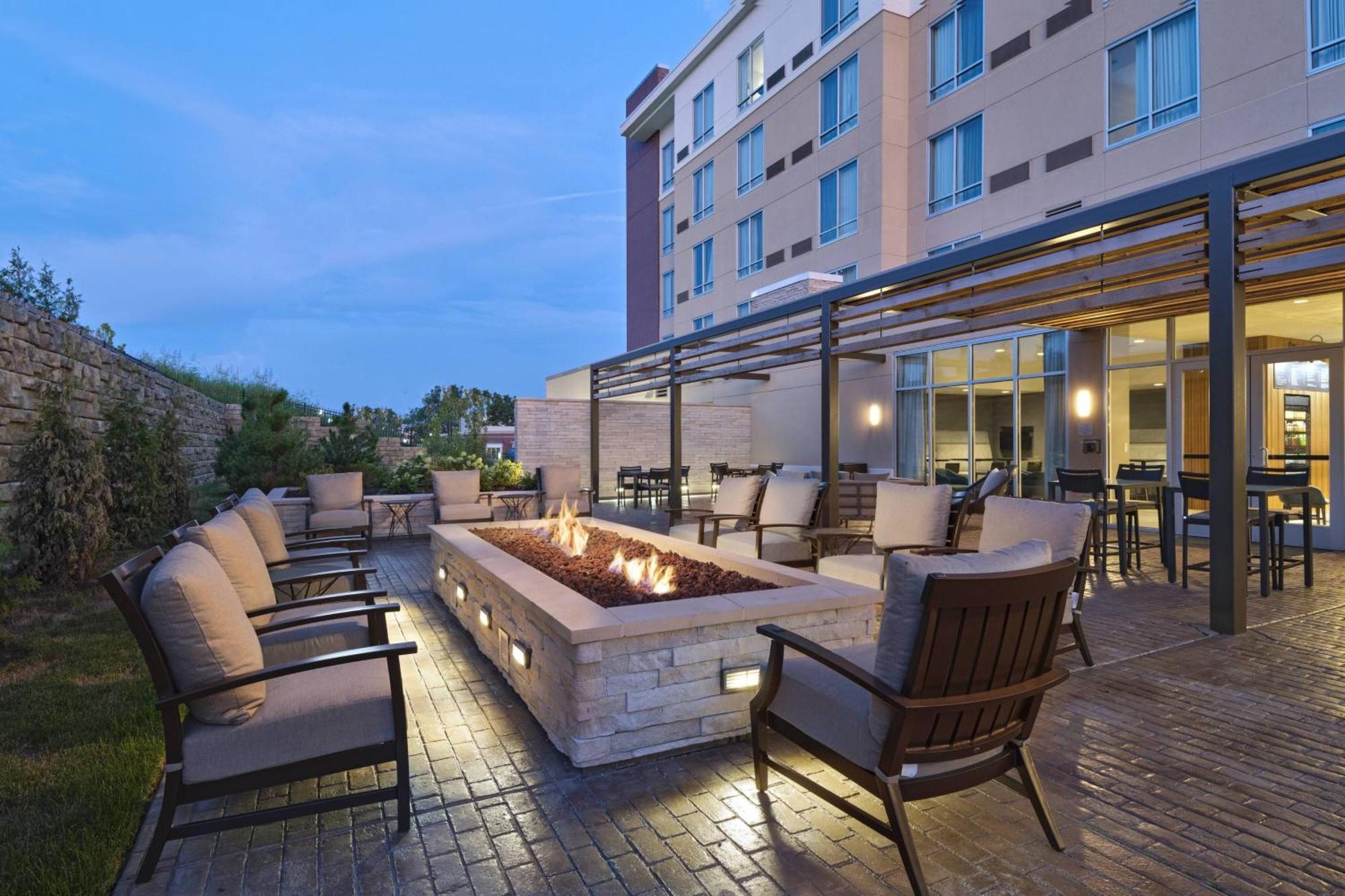 Courtyard St. Louis Brentwood Hotel Richmond Heights Bagian luar foto